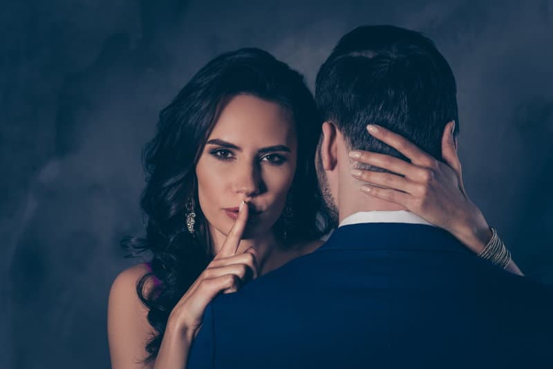 7 Hidden Things a Narcissist Does in a Relationship
