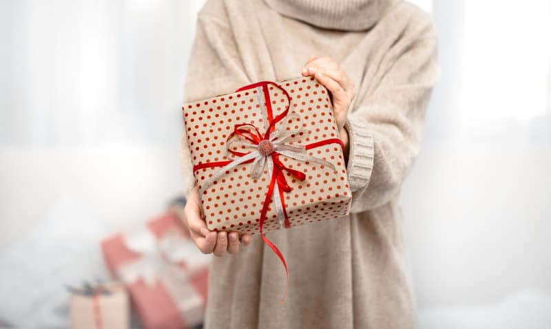 How Do You Handle Gift-Giving with a Narcissist