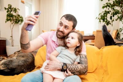 17 Things Narcissistic Fathers Do to Their Daughters