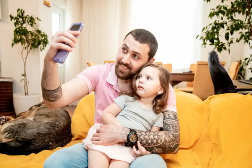 17 Things Narcissistic Fathers Do to Their Daughters