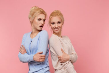 12 Telltale Signs Of A Narcissistic Sister