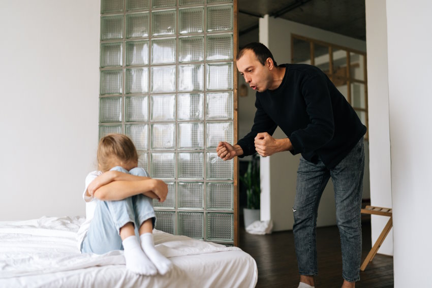 How Does a Narcissistic Father Treat His Children